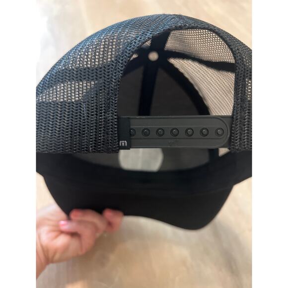 Travis Matthew SnapBack Hat Black Golf Yupoong Logo - Picture 3 of 5